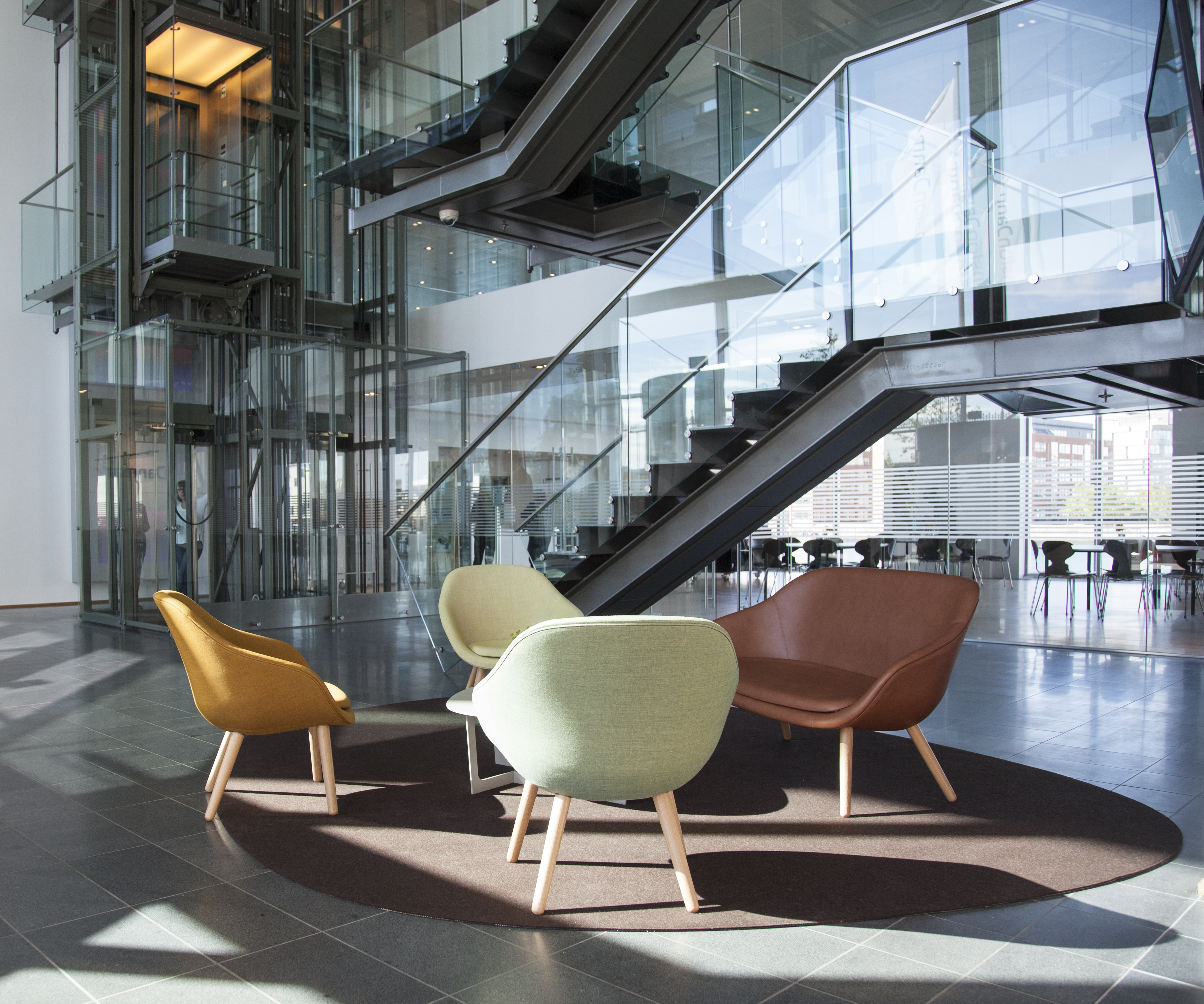 løst tæppe i filt på kontor